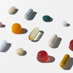 Aldous Bio - Composición de suplementos en diferentes formas y colores
