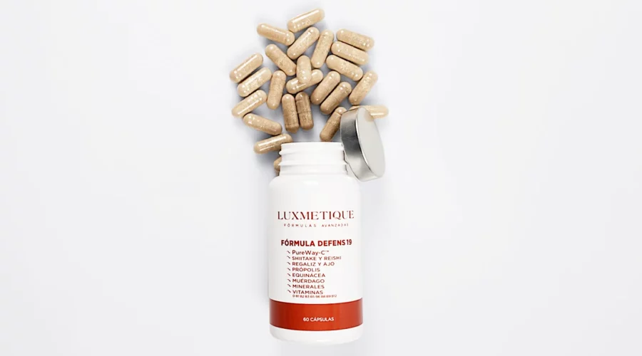 Luxmetique Formula Defens - Bote de producto abierto con pastillas a su alrededor