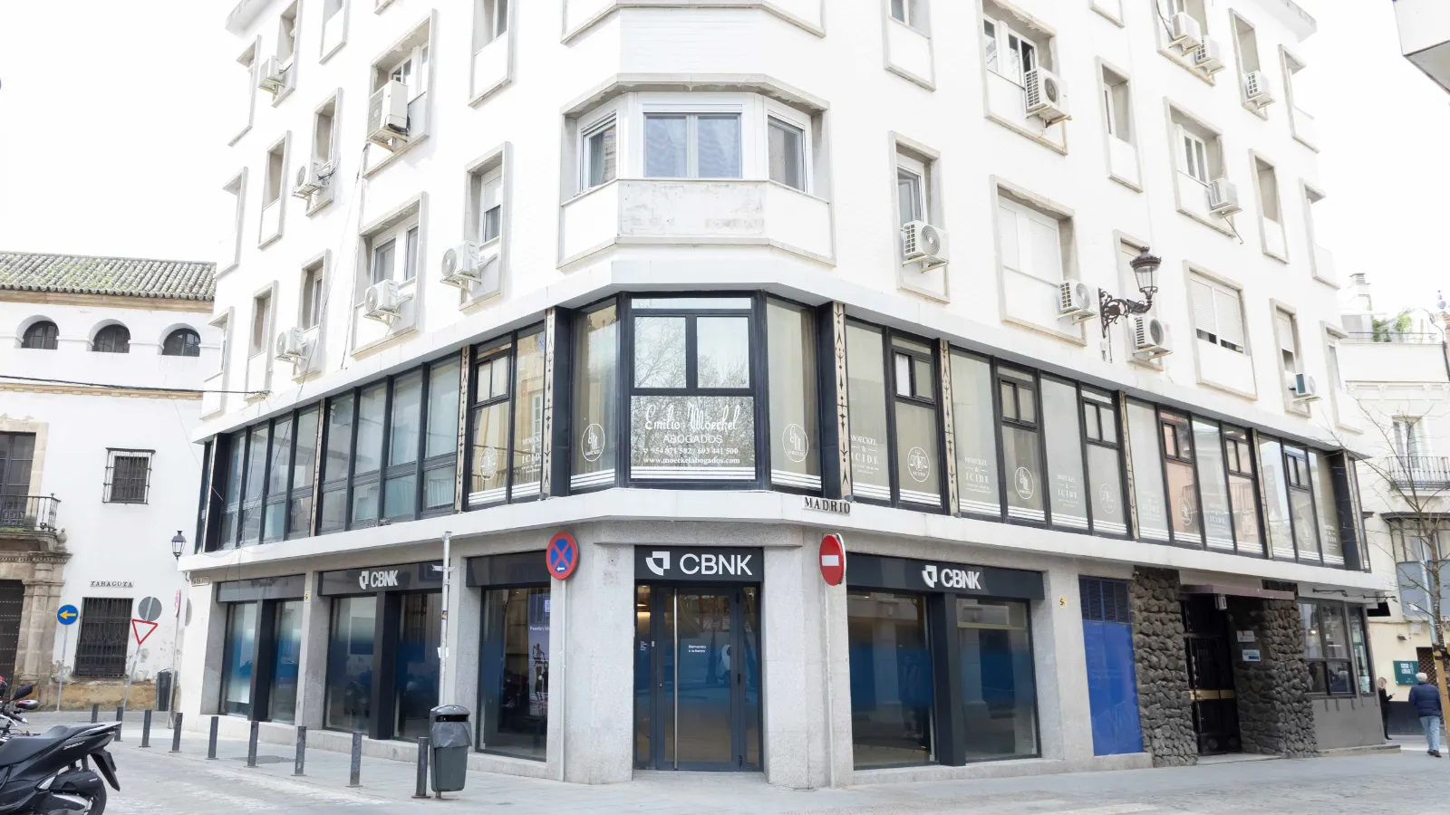 Fachada del banco CBNK