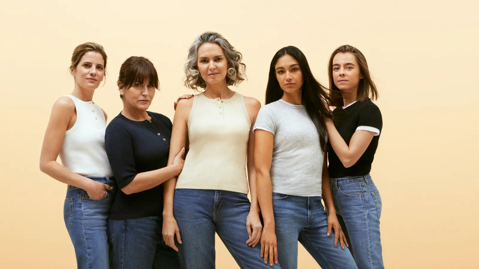 Exeltis- Imagen de 5 mujer de diferentes edades