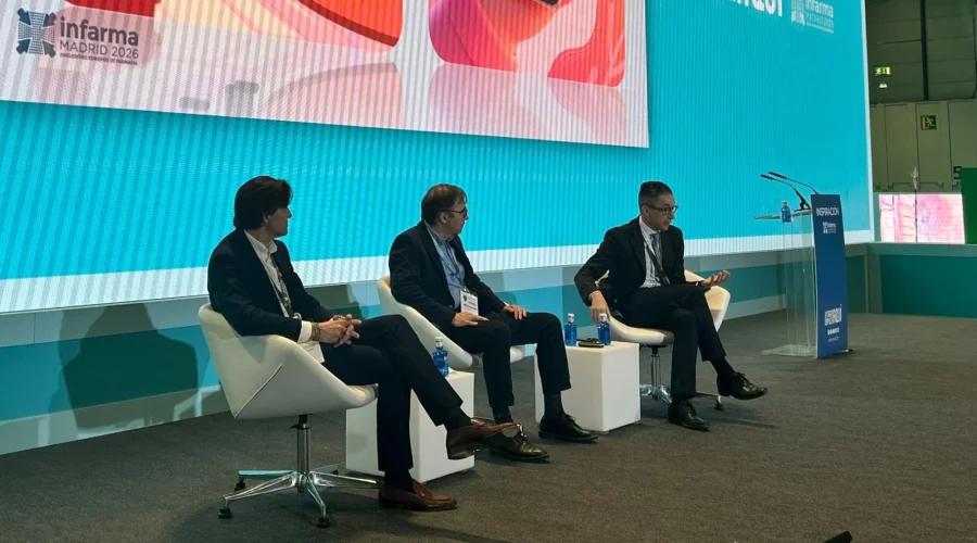 Emilio García Jiménez, farmacéutico comunitario en Granada; Luis Panadero, tesorero en funciones del Colegio Oficial de Farmacéuticos de Madrid; y Jaime Acosta, farmacéutico comunitario en Madrid